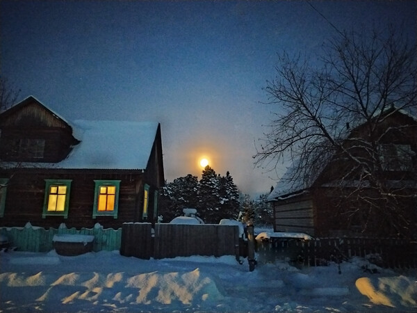 Фото № 23 автор Клавдия Сапожникова Призовое второе место. Проголосовало семь человек; Авдеев, Кристина Иванова, Ксении Блюм, Лотта Неизвестная, Наталья Ищенко, А. Осидак, Полина Виноградова.