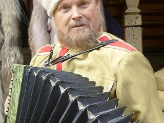 Казак с баяном