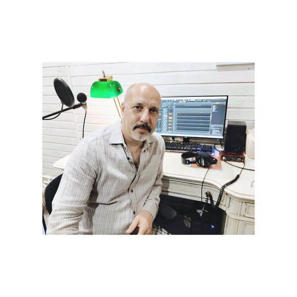 Немного сочиняю,немножечко пою.Пусть это и забава,но я её люблю!  г.Пушкино Моск.обл.