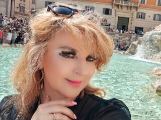 И снова у фонтана де Треви😂