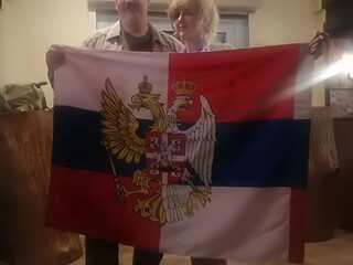 Кое-кто недоумённо спрашивает у меня, мол, зачем я вписываюсь за эту Мангустиху, уверен ли я что она реально существует, не мужик ли это вообще? Да такие перевёртыши возможны в виртуале, но мы с Машей уже десять лет, как реальные друзья